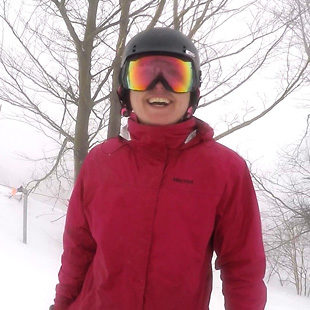 Elissa DeGolyer Ski Tester Headshot Image