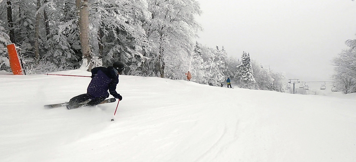2021 Kastle MX88 Ski Review: Full Width Action Image 2