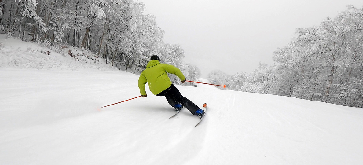 2021 Kastle MX88 Ski Review: Full Width Action Image 1