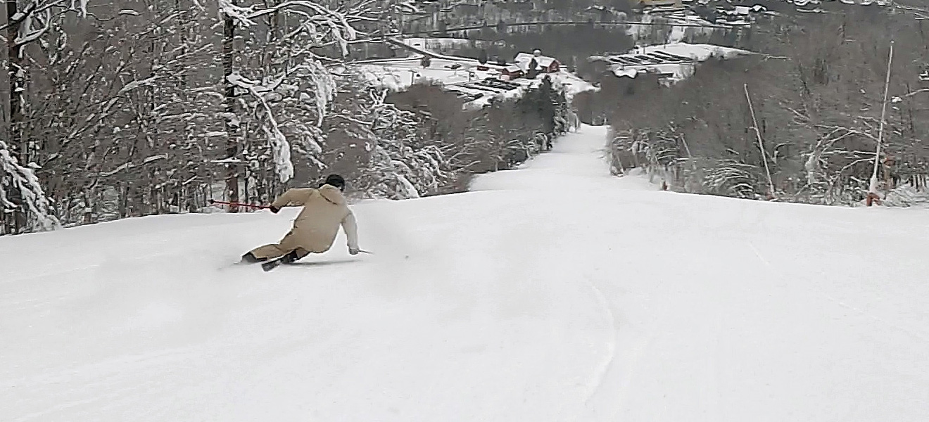 2022 Nordica Enforcer 88 Ski Review: Full Width Action Image 2