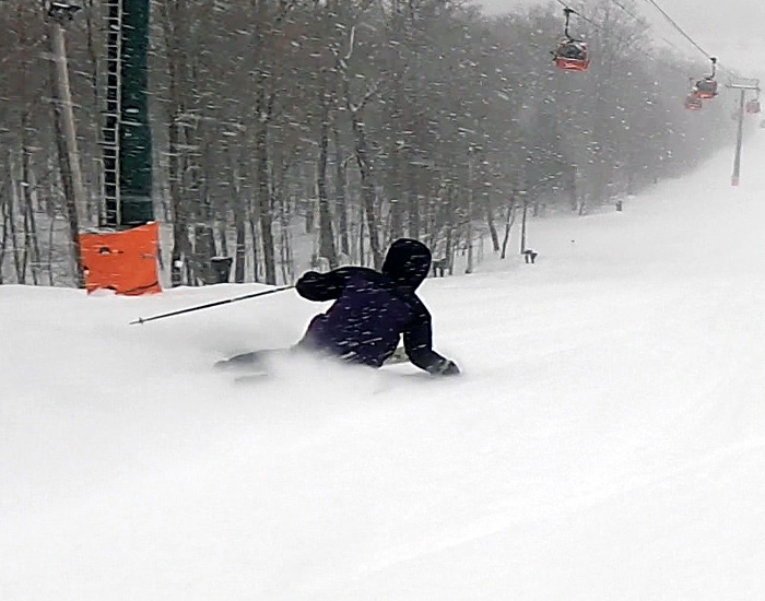 2022 Stockli Stormrider 102 Ski Review: Half Width Action Image 1
