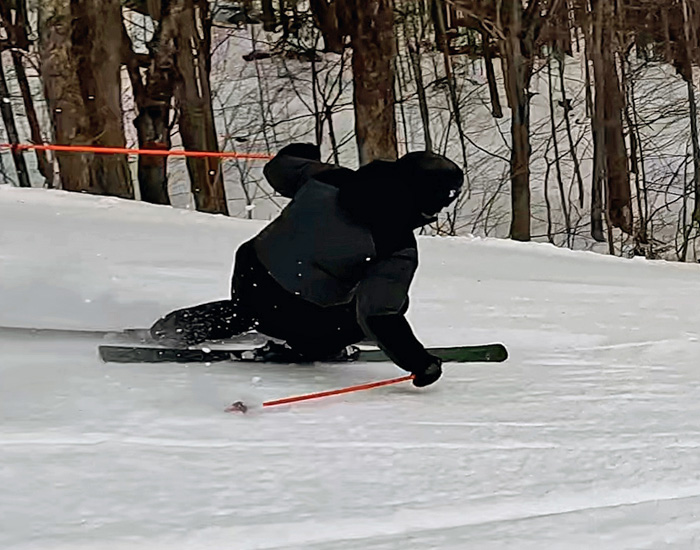 2023 K2 Disruption Ti2 Skis: Half Width Action Image 1
