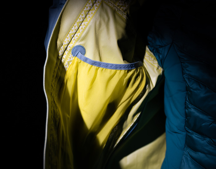 Black Crows Freebird Xpore Jacket and Ora Body Map Pants Women's Kit Review: Goggle Pocket Closeup